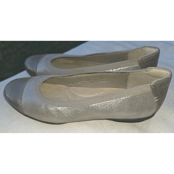 Clarks Women's Sara Orchid Flats Sz 8.5 Cap Toe Shoe Antique Silver Ballet - Picture 1 of 8
